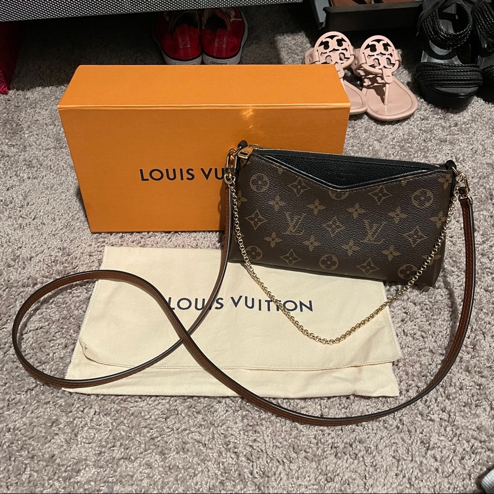 Louis Vuitton Pallas Clutch Noir